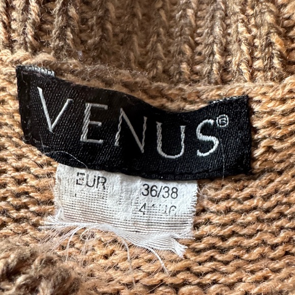 VENUS Brown Long Sleeve Patterned Dress - Picture 2 of 4